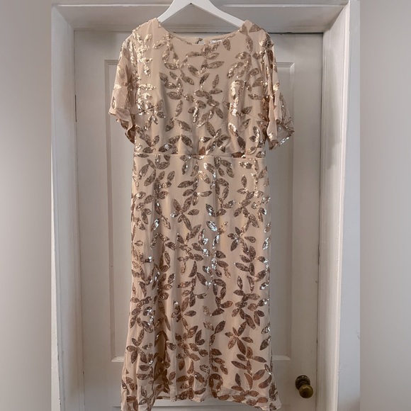 Deanna Sequin Midi Dress - Picture 7 of 7